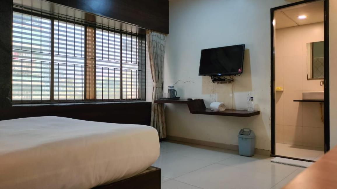 Hotel Sai Nidhi Executive-Mindspace Airoli Navi Mumbai Extérieur photo