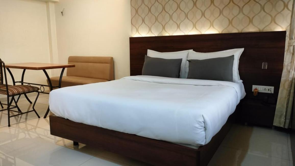 Hotel Sai Nidhi Executive-Mindspace Airoli Navi Mumbai Extérieur photo